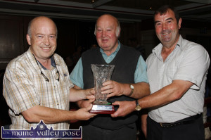 Card-school founder, John Skevena O'Sullivan (centre) receiving a presentation from committee members, John O'Connell (left) and Donie Cremins at the River Island Hotel to mark the 20th year of the Sunday night gatherings in Castleisland. ©Photograph: John Reidy 7-9-2014