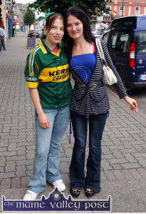 The late Katie Kerins (right) pictured with her sister, Jennifer on Main Street, Castleisland  as they headed out to a pub to watch a Kerry V Dublin game.  ©Photograph: John Reidy  3-8-2009